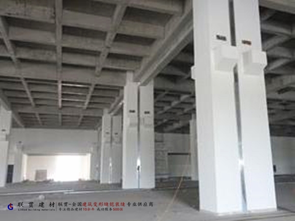 金屬蓋板型樓地面變形縫.jpg