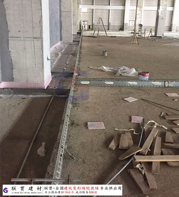 鎧裝縫對(duì)高質(zhì)量混凝土地坪的作用.jpg
